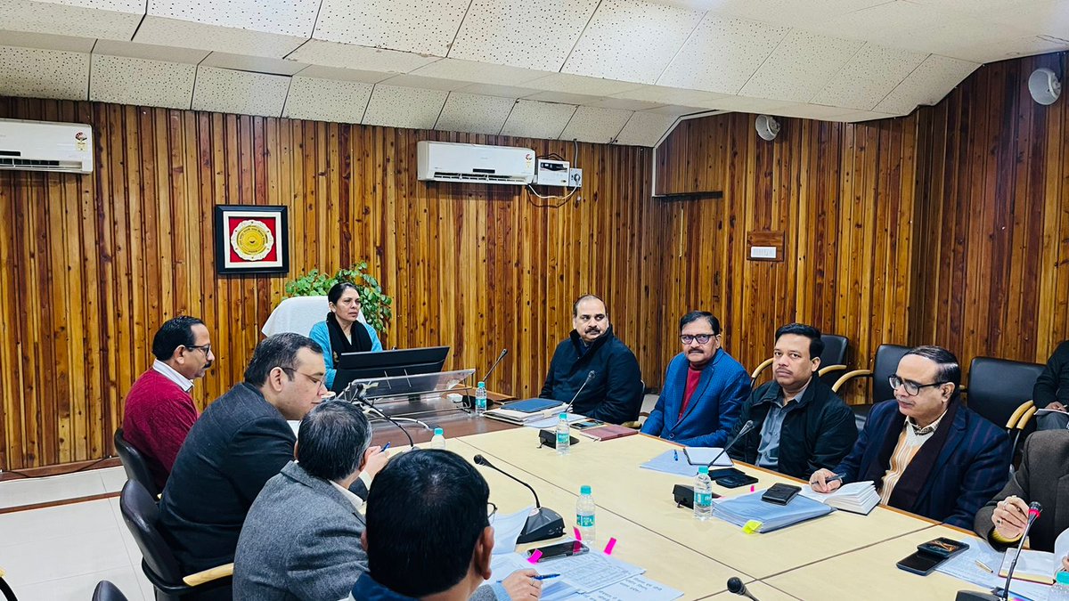 आज दिनांक 04-1-2024 को गन्ना किसान संस्थान के सभाकक्ष में प्रमुख सचिव, चीनी उद्योग एवं गन्ना विकास विभाग की अध्यक्षता में साप्ताहिक समीक्षा बैठक आयोजित की गई
#reviewmeeting #weeklymeeting 
<a href="/UPCane/">Cane Development UP</a> <a href="/UPGovt/">Government of UP</a> <a href="/CMOfficeUP/">CM Office, GoUP</a> <a href="/InfoDeptUP/">Information and Public Relations Department, UP</a>