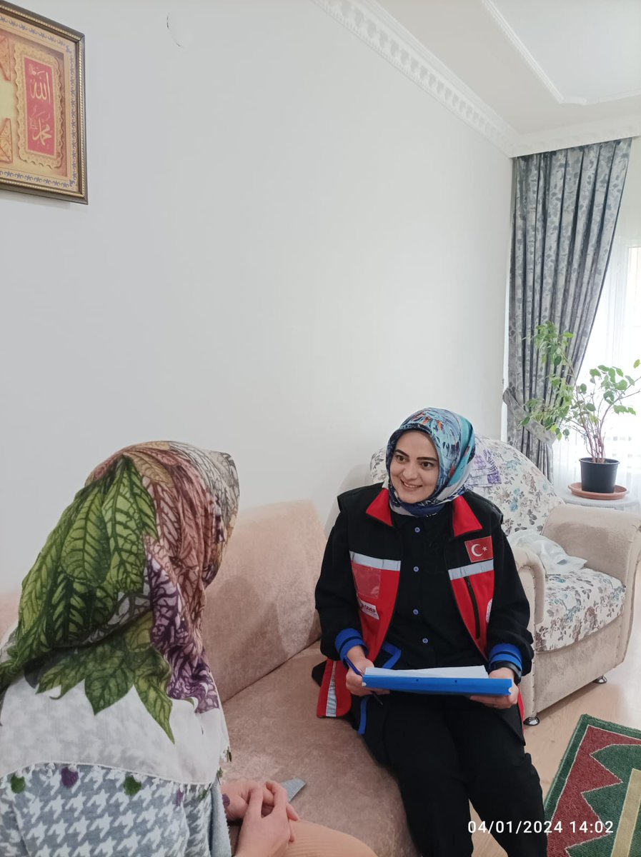 bingolashm12's tweet photo. Kıbrıs Gazimiz Mehmet ARLI ve Güvenlik Korucusu Gazimiz Ali ÇETİN, İl Müdürlüğümüz tarafından aileleri ziyaret edilmiştir. 
@tcailesosyal @Abdulbariaksoy @Bingolashm https://t.co/e1gmlbh3gH