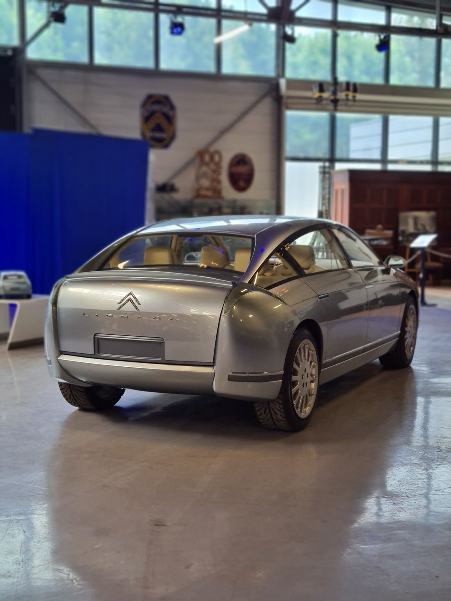 Découvrez le #ConceptCar Citroën Lignage 🇫🇷 Un avant goût de la C6, c'est maintenant sur YouTube ➡ #POA