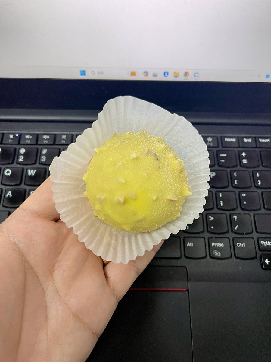 have25737's tweet photo. 山姆时兴的榴莲泡芙🥴

#samsclub #榴莲 #泡芙 #甜品 #dessert https://t.co/iptaBL1mdG