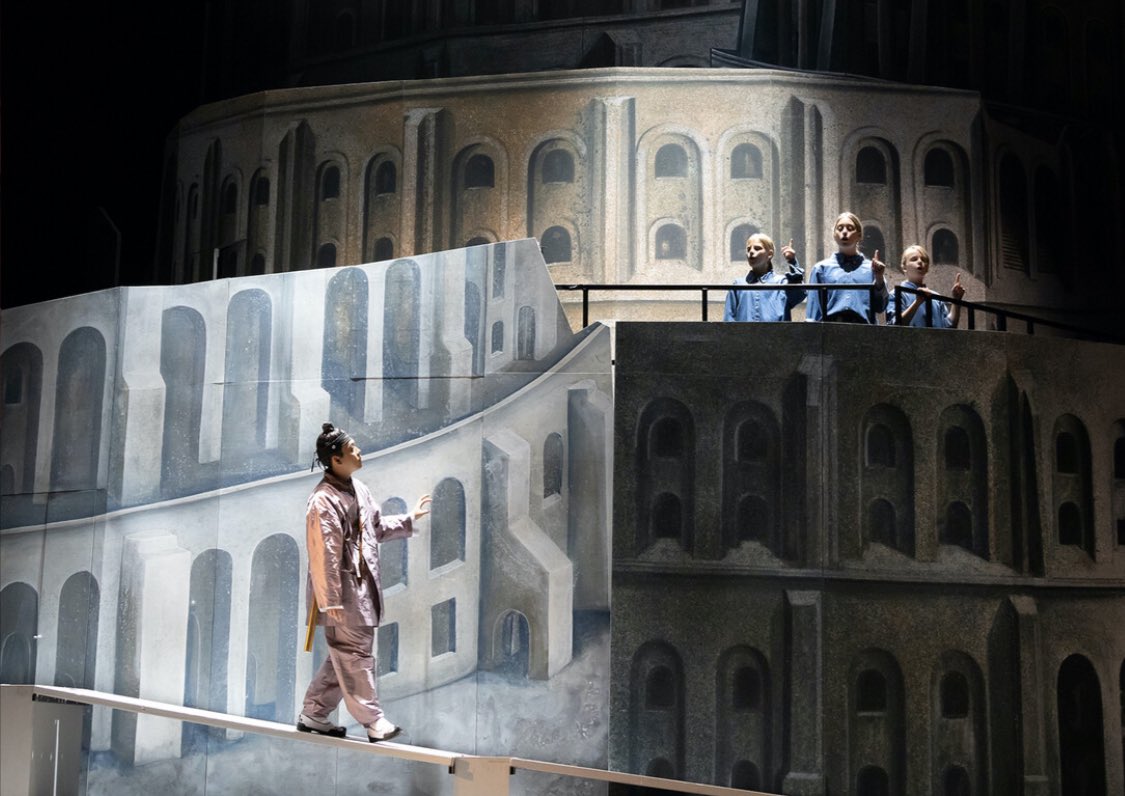 anhaltisches's tweet photo. DIE ZAUBERFLÖTE 🦜🪈🎶 Am 29.12. ist um 19 Uhr Mozarts #Opernmeisterwerk zu sehe. Neben großartigen Gesangsdarbietungen und den einnehmenden #Arien und Melodiebögen der märchenhaften #Oper begeistert insbesondere das einfallsreiche Bühnenbild der Inszenierung.  🎼🎶 https://t.co/ebMJ5qZWSH