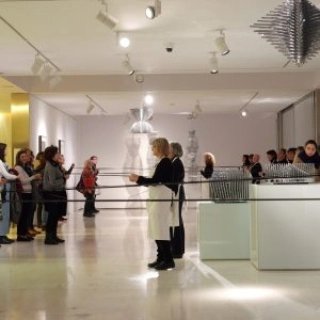EusebiSempere's tweet photo. El passat 21 de desembre és va celebrar pel centenari del naixement d'Eusebi Sempere el CoroDelantal va oferir la performance “Solsticio Sempere”. Com sonen les línies paral·leles? Com ​​sonen els diferents efectes de l'art cinètic d'Eusebi Sempere?  @MACAAlicante https://t.co/t2zn0gwuDe