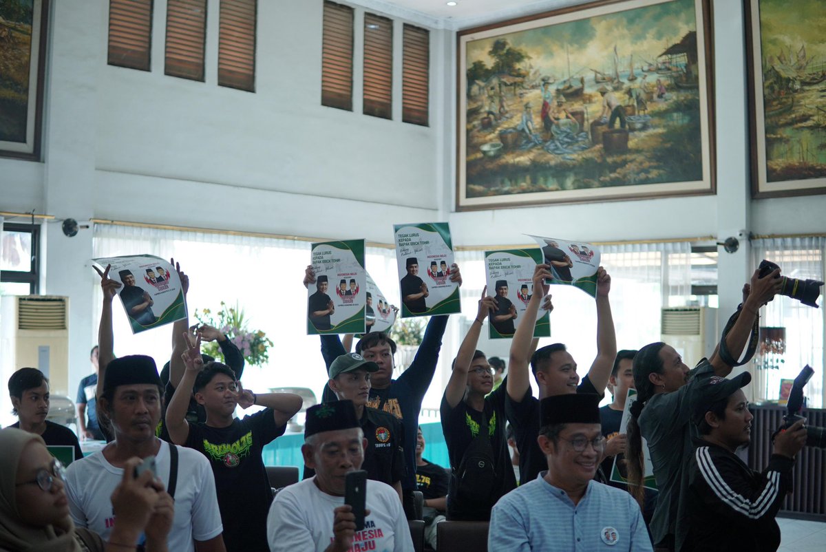 agungPD1's tweet photo. @Dietgirlprobzz Kehadiran Erick Thohir dukung Prabowo Gibran dari belakang layar. Apalagi sekarang RelawanErick Dukung02 dan sudah deklrasi juga. #RelawanCakETutk02 @prabowo @gibran_tweet @erickthohir

@dekade_08
@fahmy_z17792
@faridl_pratama

https://t.co/VmAlQkybih https://t.co/OgY67boDTx