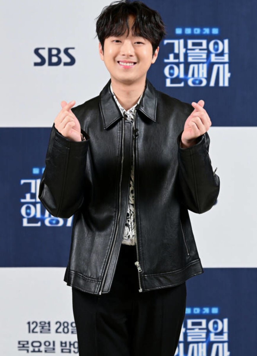 CYeontto's tweet photo. 이찬원 ＂수능 사회 만점…'과몰입인생사' 열정 200%＂ (출처 : 뉴시스 | 네이버 TV연예) https://t.co/muIV8OjdCQ https://t.co/31F6b6BN1t