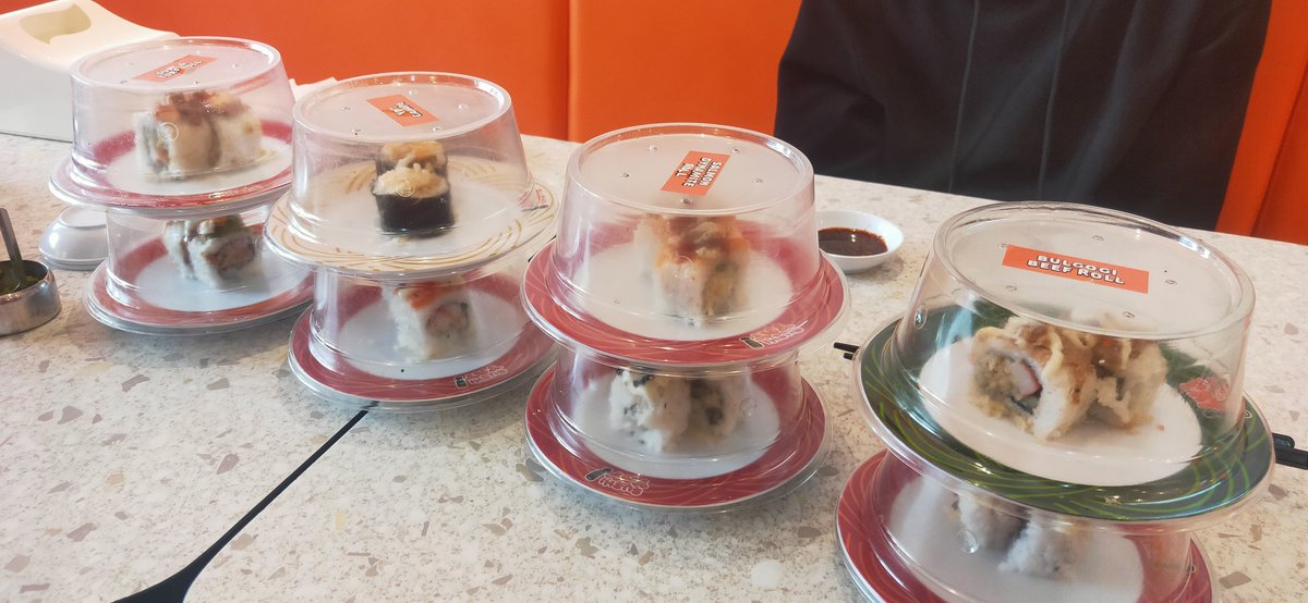 Justforselected's tweet photo. Last post untuk komplen
#sushiyay #sushitower
Challenge sushi tower ini keknya sengaja dibikin lambat dah, padahal waktu dikasih 1 jam, 30 menit pertama udah 64 cm sisa 36 lagi tapi kloter selanjutnya malah diperlambat 20 menit padahal meja lain udah 2-4 kali serve. Keknya cont. https://t.co/ksncRCUg6z