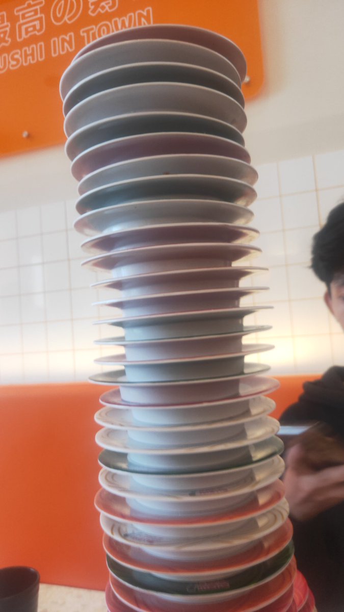 Justforselected's tweet photo. Last post untuk komplen
#sushiyay #sushitower
Challenge sushi tower ini keknya sengaja dibikin lambat dah, padahal waktu dikasih 1 jam, 30 menit pertama udah 64 cm sisa 36 lagi tapi kloter selanjutnya malah diperlambat 20 menit padahal meja lain udah 2-4 kali serve. Keknya cont. https://t.co/ksncRCUg6z