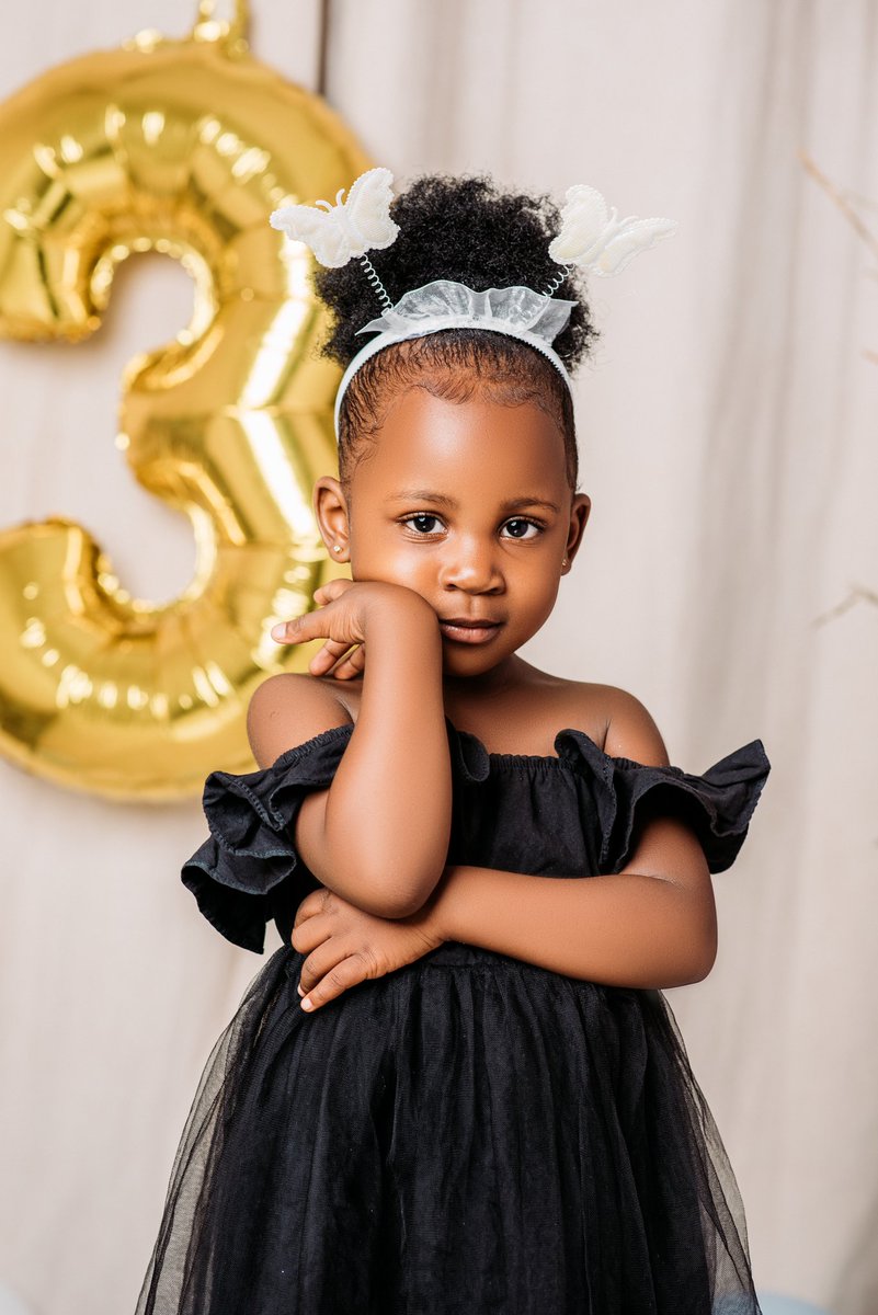 ZedShots_ug's tweet photo. Cheers to leveling up! Happy good one!
...
..
.

#birthday #headshots #potrait #uganda #zedshots #smile #life #love #potraitphotography # #birthdaygirl #picoftheday📷 #pictures #highspeedsync #offcameraflash #viral #trends #nigerian #birthdaygirl #makeup #perfect #fashionstyle https://t.co/6gweAoKCdK
