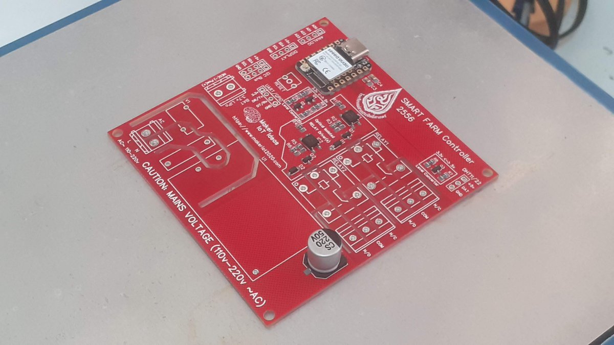 JeanRedelinghu1's tweet photo. We let the students try their hand at assembling the PCB that they helped to design.
That resulted in a few interesting moments, but with smiles all around, it went very well
https://t.co/ObiffX5br1

#makeriot2020
#pcbway
#shareyourknowledge
#diyelectronics https://t.co/URHQ9UMwCy