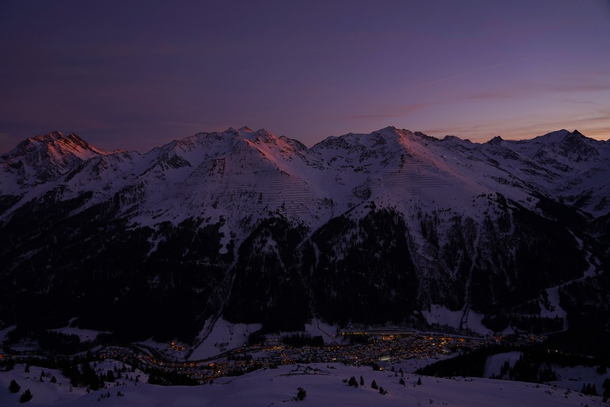 StantonReview's tweet image. Days in paradise, from dawn till dusk. Each moment a different shade of beauty, each picture a new memory. #stantonamarlberg 🌄🌇🌌
📷 SUGGI | #arlberg #inTirol #kapall #galzig