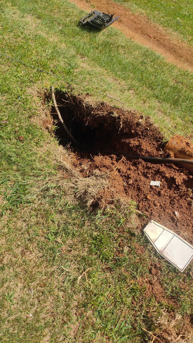JshGreen's tweet photo. @CityPowerJhb Could we kindly be assisted with this situation we've had since Christmas Eve , logs have been filed but still no response, this is in Hole-in-one avenue, Ruimsig. 
Block 11.

It's been 6 Days now!!!! https://t.co/bDF0oxU7EX