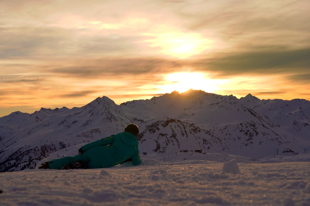 StantonReview's tweet image. Days in paradise, from dawn till dusk. Each moment a different shade of beauty, each picture a new memory. #stantonamarlberg 🌄🌇🌌
📷 SUGGI | #arlberg #inTirol #kapall #galzig