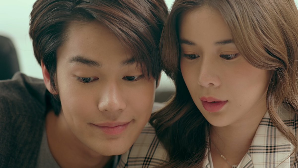 GMMTV's tweet photo. มีคนคลั่งรักเกิน 100% แล้วค่าาา 💖✨ #FacelessLoveEP8 
@dew_jsu https://t.co/SnWFMrMwS0
