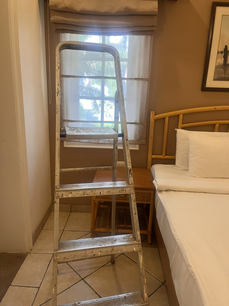 urvimohan's tweet photo. @singhkavinder @anandmahindra checked in@clubmahindra at Emerald Palms-quite disappointed with the room given - curtains can’t be opened-bedroom is dingy, small-barely any light in the bedroom &amp; closet. Personally getting your rooms fixed as we spend our holiday  @ChiefDissenter https://t.co/aBtqlpaPFa