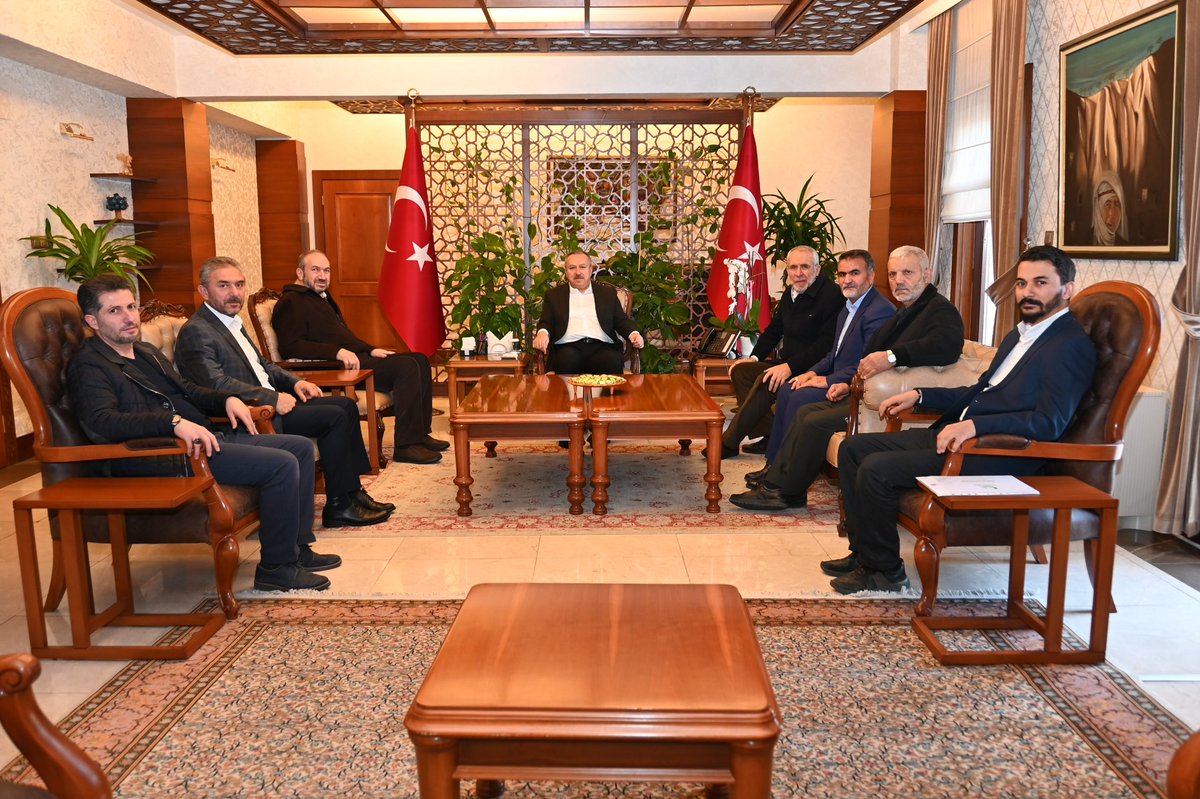 enderunnevsehir's tweet photo. Enderûn Eğitim Vakfı Genel Başkanı Mustafa Aydoğdu beraberindeki heyetle birlikte Nevşehir Valisi Ali Fidan’a hayırlı olsun ziyaretinde bulundu.
Vali Fidan’a vakfın yürüttüğü faaliyetler hakkında bilgi verilmesinin ardından edilen sohbet ve plaket takdimi ile ziyaret sona erdi. https://t.co/a0un8kmyBT