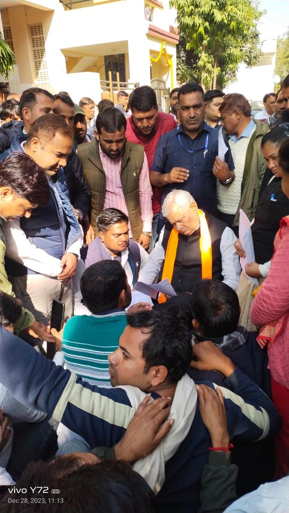 Varshasingh03's tweet photo. किरोड़ी लाल मीणा जी से  मुलाकात आश्वासन दिया
युवा मित्र सरकार और आमजन के बीच "सेतू" की भूमिका निभा रहा है। युवा मित्रों को रोजगार। इसलिए नाम से दिक्कत हो तो नाम परिवर्तन करके इंटर्नशिप कार्यक्रम को जारी रखे।
#RYM_इन्टर्नशिप_बहाल_करो @DrKirodilalBJP https://t.co/VEvKVw6kaQ