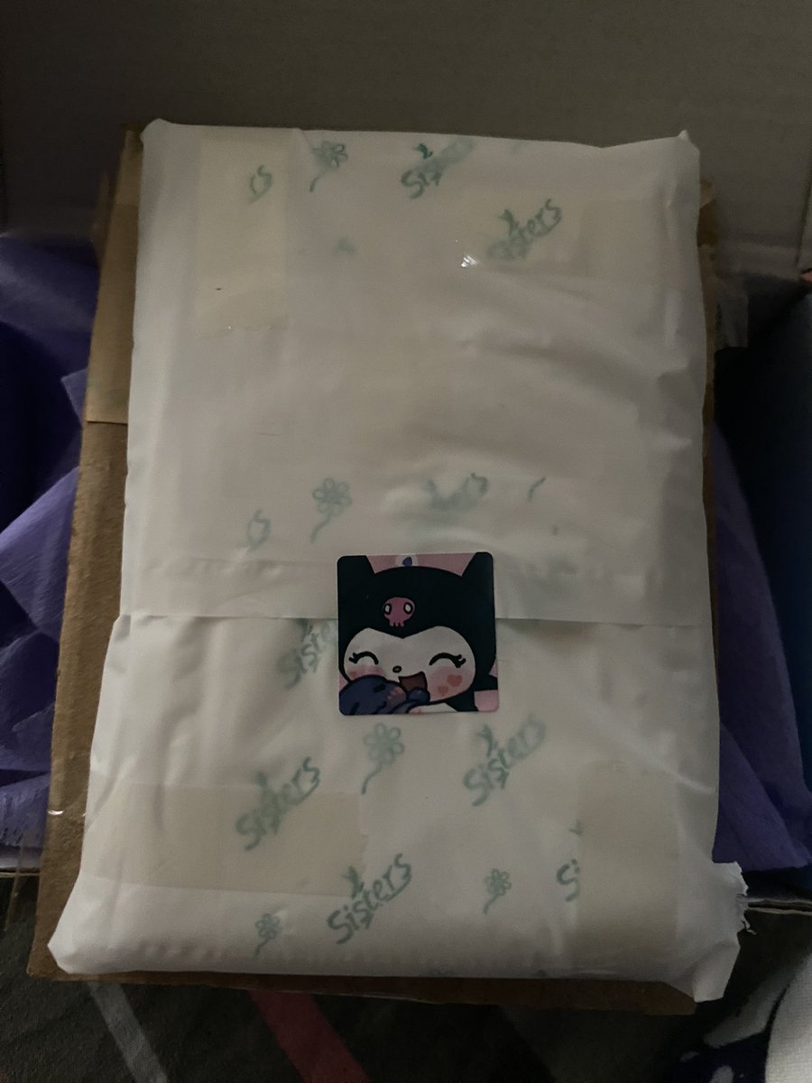 hoshcats's tweet image. PUTANGINAGAHGQJ NAKABALOT SA NAPKIN YUNG PC