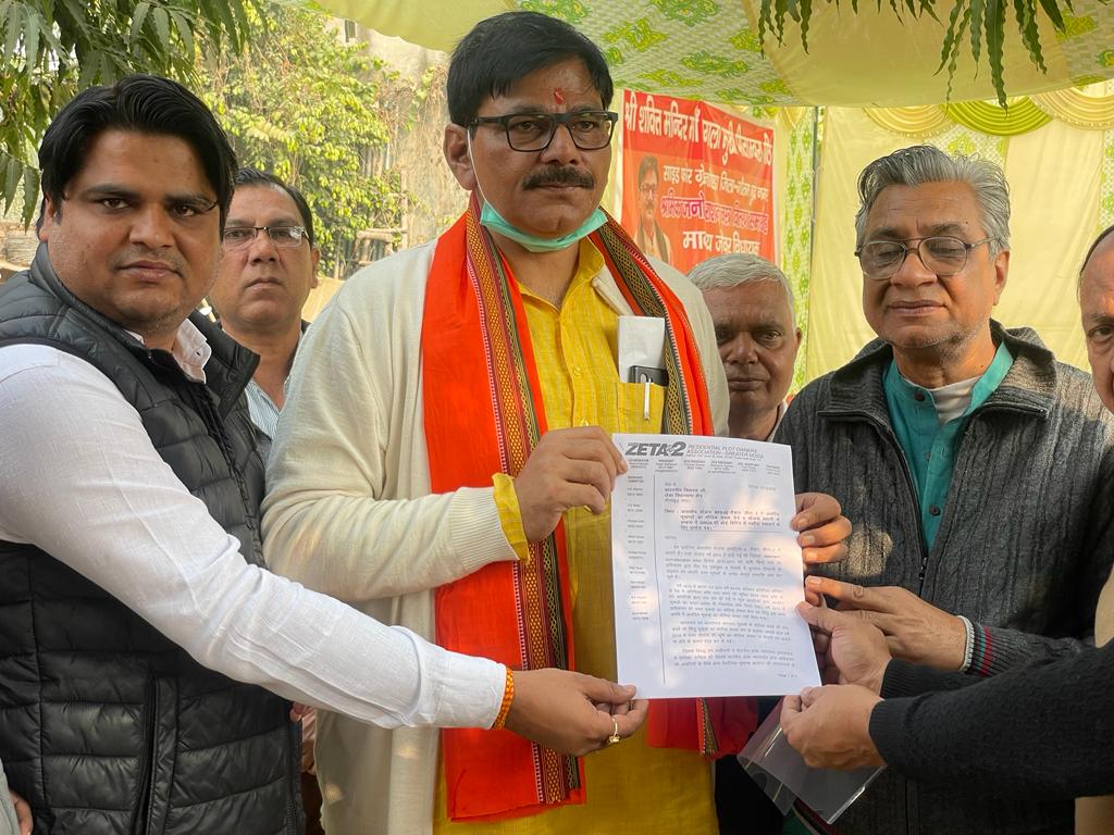 katakwal's tweet photo. @OfficialGNIDA @tejpalnagarMLA @dr_maheshsharma @DhirendraGBN @myogiadityanath @CMOfficeUP @UPGovt @NandiGuptaBJP @JaswantSainiBJP @ChiefSecyUP 13 वर्षो से #GNIDA #ZETA2 के आवंटियों को मूर्ख बना रही है पहले झूठे आश्र्वासन देती रही अब पैसे लौटाने की बाते कर रही है।ऑथोरिटी के भृष्ट कर्मचारियों ने किसानों तथा आवंटियों को बर्बाद कर दिया है।समस्या को फुंसी से फोड़ा बनाकर लोगों को अपने जाल में फंसा कर लूट मचा रखी है। https://t.co/IajTctzAnK