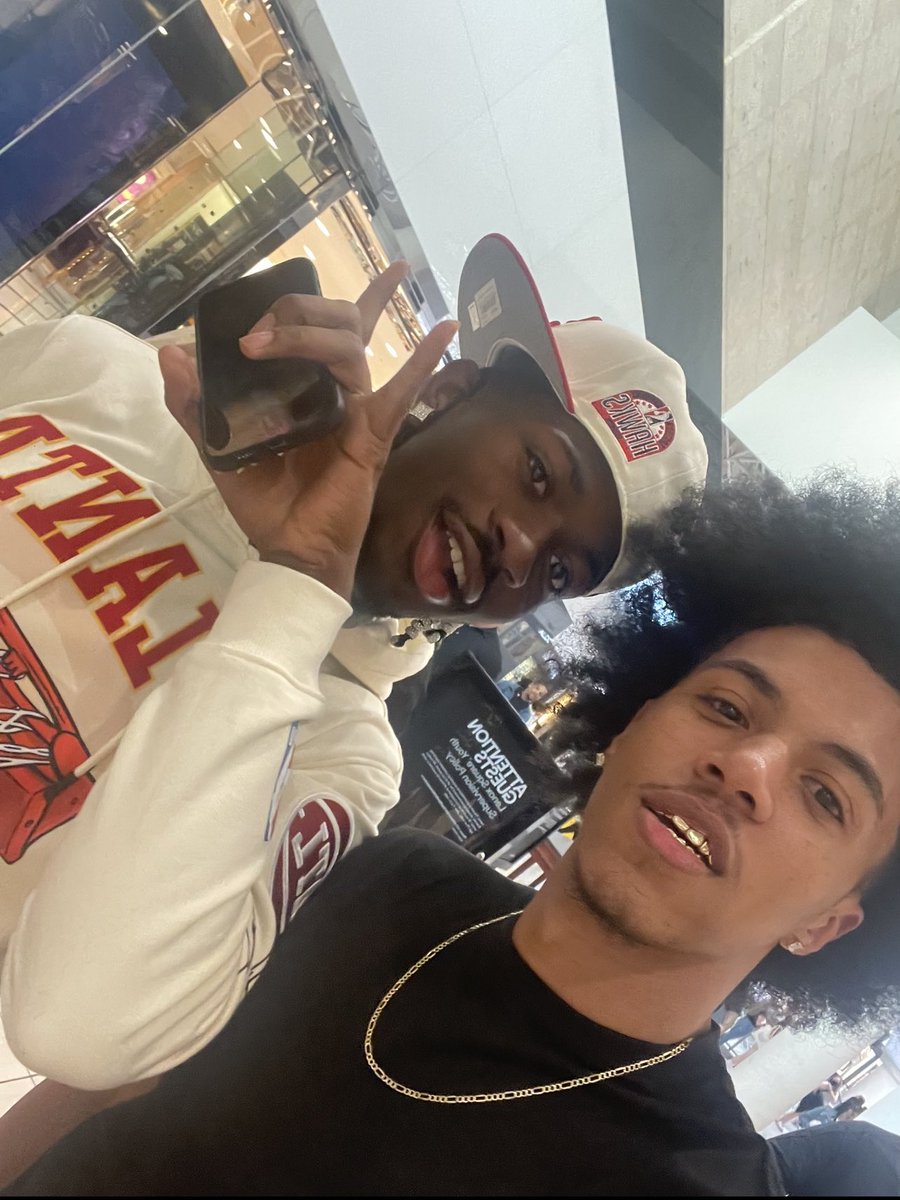 Duragralph's tweet photo. Hunna (Hunnaboyy Ralph) and Lil Nas X spotted in Lenox Mall together. https://t.co/5b71E0geym