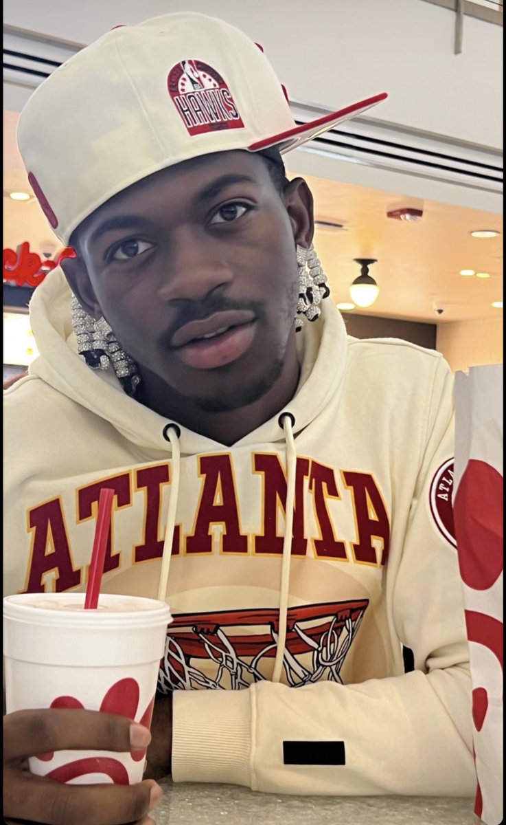 Duragralph's tweet photo. Hunna (Hunnaboyy Ralph) and Lil Nas X spotted in Lenox Mall together. https://t.co/5b71E0geym
