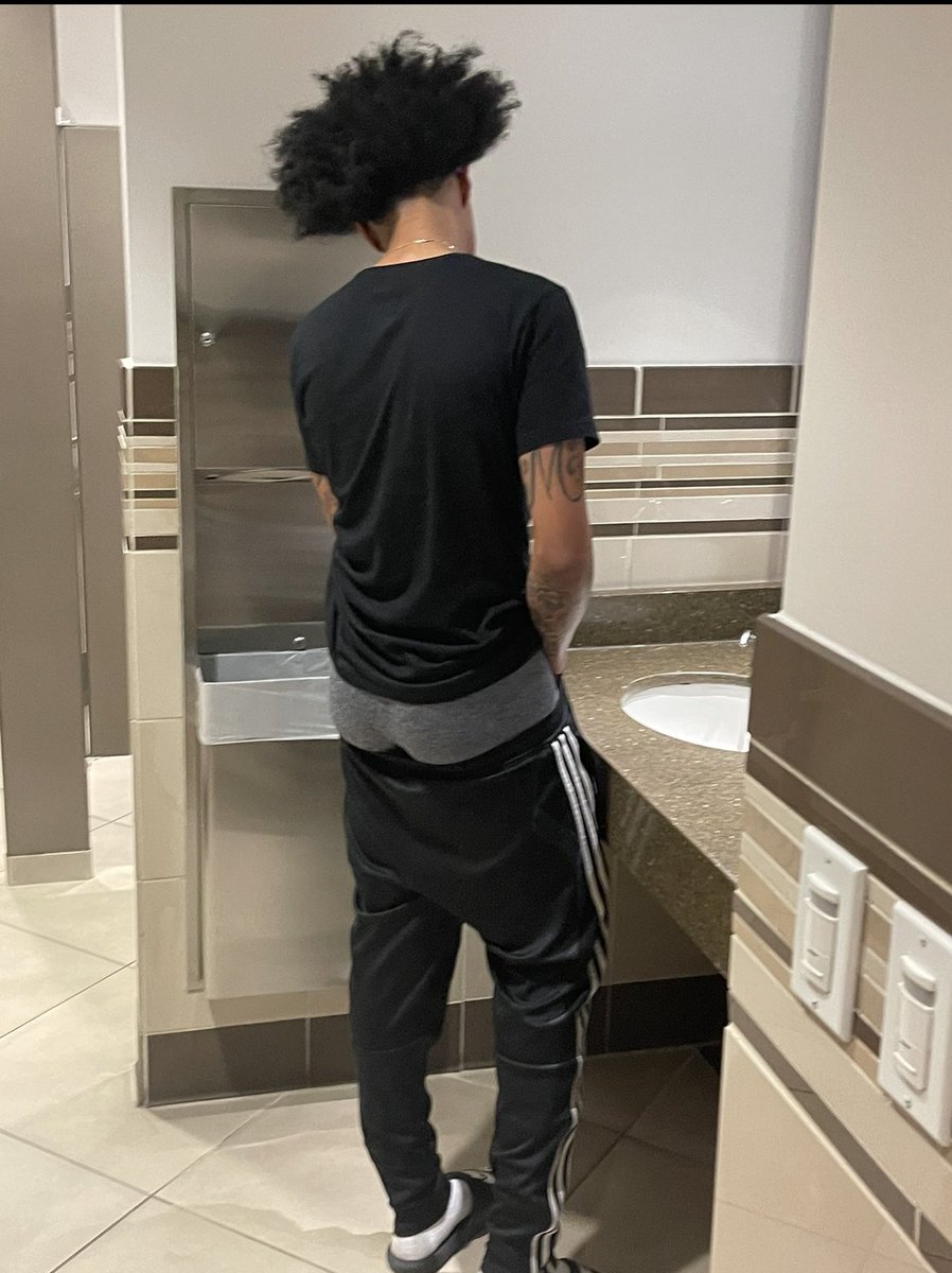 Duragralph's tweet photo. Hunna (Hunnaboyy Ralph) and Lil Nas X spotted in Lenox Mall together. https://t.co/5b71E0geym