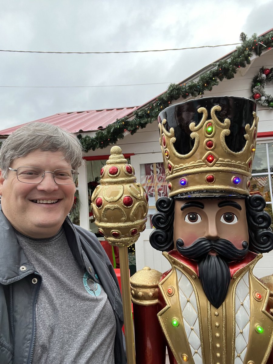 fat_while's tweet image. 117 = pounds lost between #nutcracker selfie 2022 and nutcracker selfie 2023 #weightlossjourney