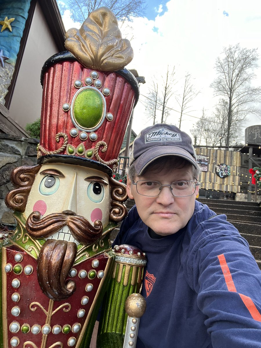 fat_while's tweet image. 117 = pounds lost between #nutcracker selfie 2022 and nutcracker selfie 2023 #weightlossjourney