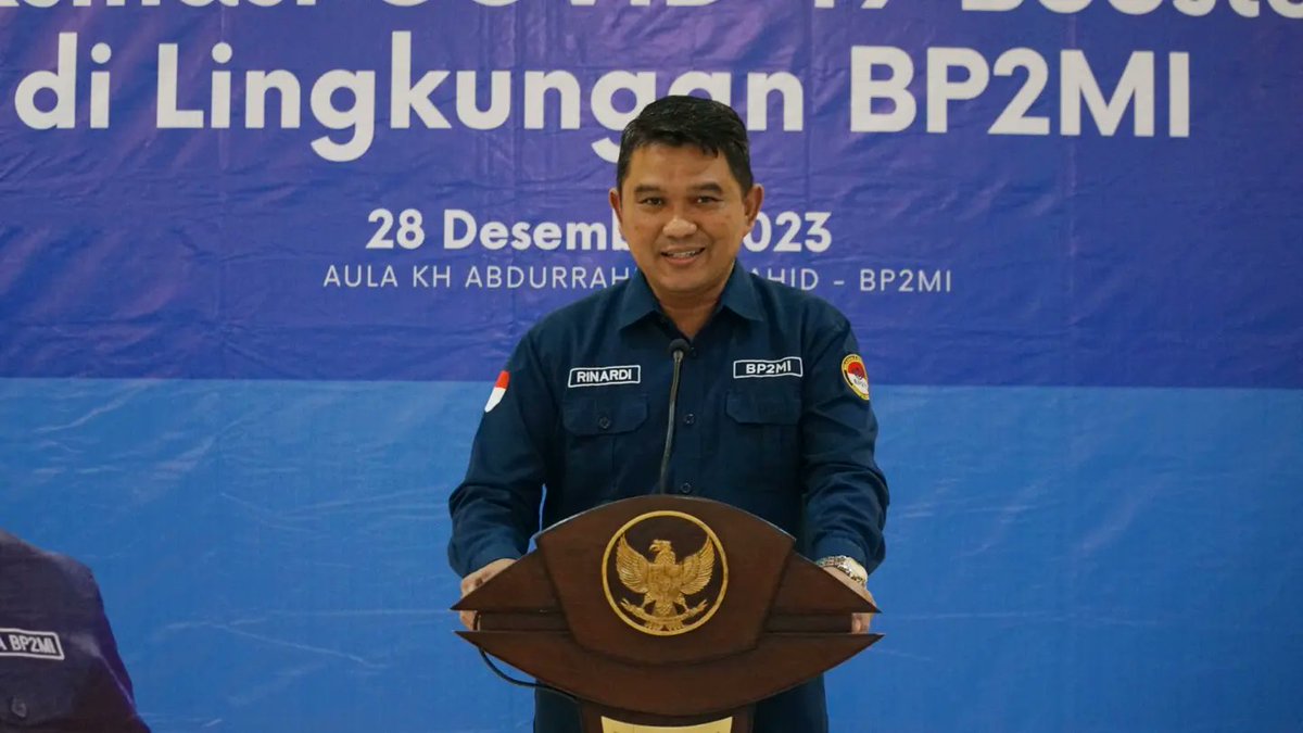 Kamis, 28 Desember 2023, bertempat di Aula KH. Abdurrahman Wahid, kantor BP2MI, kami melakukan kegiatan Vaksinasi Covid-19 Booster. 

Berdasarkan catatan dari Kementerian Kesehatan bahwa kasus Covid-19 kembali merebak dalam beberapa waktu terakhir. Kasus aktif Covid-19 periode