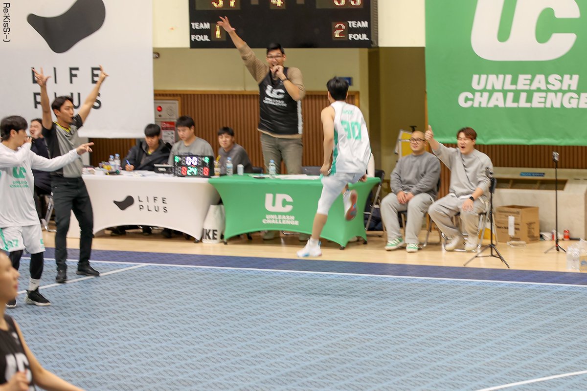re_KisSmile's tweet photo. 🏀231216🏀
🐦⬛LIFE PLUS🐦⬛
UC UNLEASH CHALLENGE⛹️♂️
3점 슛을 넣은 후의 기쁨의 인수모습
잘했다~수고했어~😂👍🏻
嬉しすぎてめっちゃ高く飛んでるやん🤣
@k10208888
#MYNAME #insoo #마이네임 #인수 #インス #강인수
#LIFEPLUS #라이프플러스 #라이프플러스_스포츠 #언리쉬챌린지 #농구 https://t.co/DjYfuwN2EQ