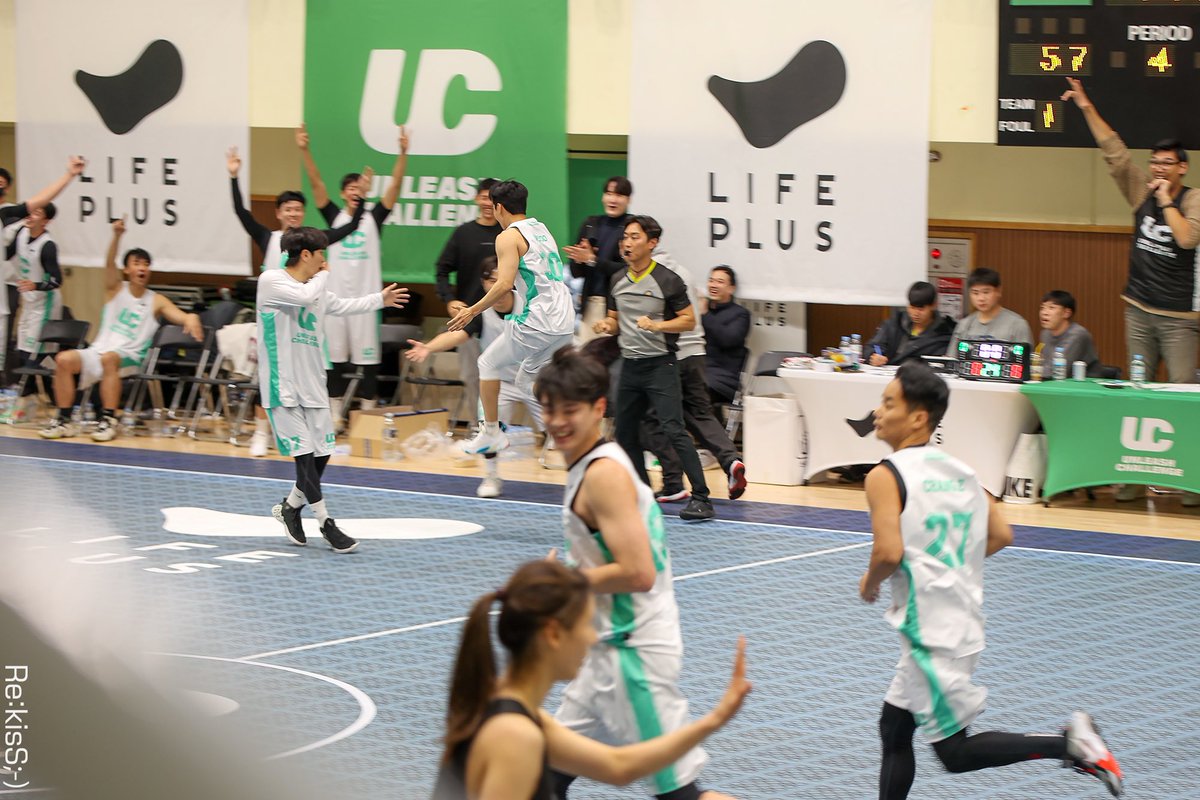 re_KisSmile's tweet photo. 🏀231216🏀
🐦⬛LIFE PLUS🐦⬛
UC UNLEASH CHALLENGE⛹️♂️
3점 슛을 넣은 후의 기쁨의 인수모습
잘했다~수고했어~😂👍🏻
嬉しすぎてめっちゃ高く飛んでるやん🤣
@k10208888
#MYNAME #insoo #마이네임 #인수 #インス #강인수
#LIFEPLUS #라이프플러스 #라이프플러스_스포츠 #언리쉬챌린지 #농구 https://t.co/DjYfuwN2EQ