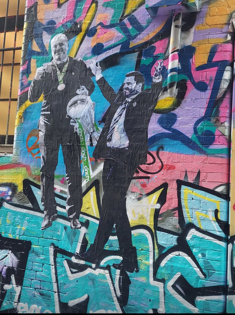 peterfilopoulos's tweet photo. 📍 Hardware Lane, Melbourne
⚽️ A heartwarming scene unfolded just hours ago as three young Greek Australians paid a unique tribute to #AngePostecoglou in his home town. Their creative efforts sparked an amazing response from football fans in the area. A moment that beautifully shows the unifying power of sport! #FootballAustralia #CommunitySpirit #BigAnge #GlobalLocal