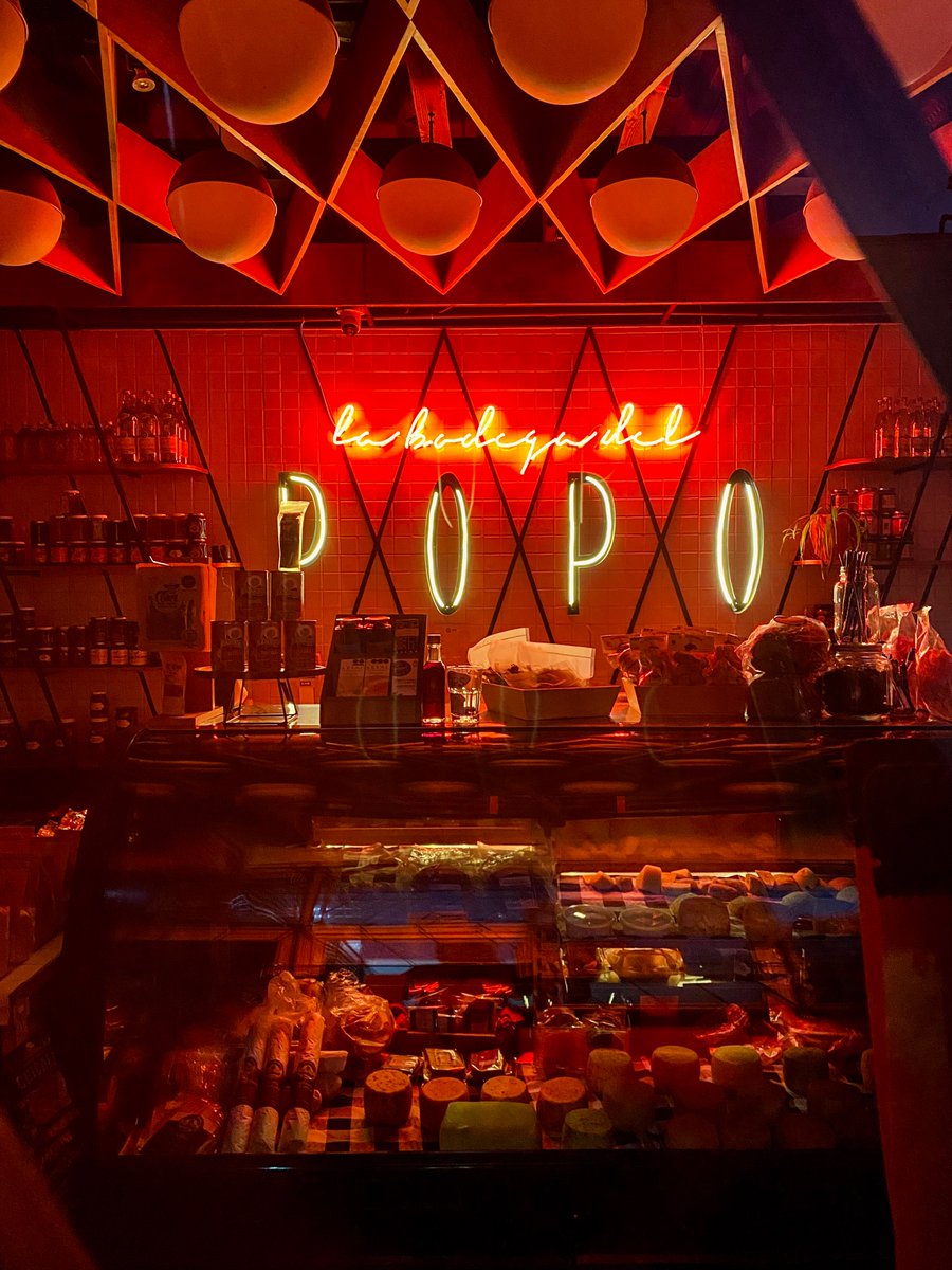 thedividingline's tweet photo. #Bonito.
#LaBodegadelPopo #Tijuana #UrbanPhotography #StreetPhotography #NightPhotography #Neon #Rombos #Beauty #Architecture @sweetchavacano. https://t.co/CX9P5ISHRw