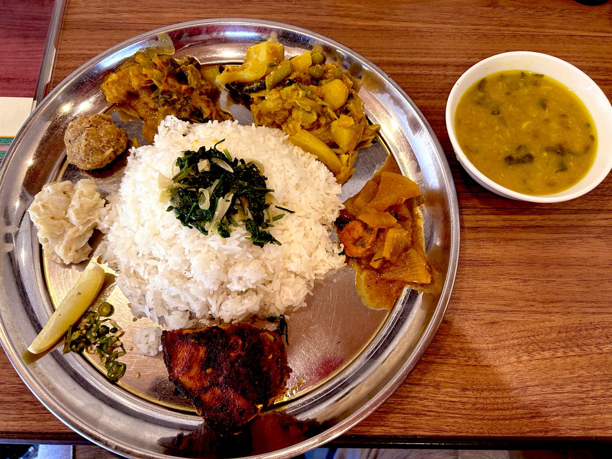 Colaiutakuto's tweet photo. 昔死ぬほどお世話になった
バングラデシュ料理店"BANI"🇧🇩

残念ながら本日付けで閉店するとのことだったので、食べ納めに行って参りました😭😭

ホントに美味しかったのに世知辛い…😔
夜も営業しているみたいですので、お近くの方は是非に🙇🇧🇩🇯🇵

#カレー
#バングラデシュ料理 https://t.co/nAVPWw9Cku