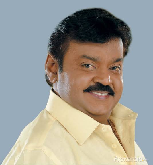 Vairamuthu's tweet photo. எரிமலை எப்படிப் பொறுக்கும் 
என்ற என் பாடலுக்கு 
உயிர்கொடுத்த கதாநாயகன் 
உயிரிழந்து போனா���்

திரையில் நல்லவர் ;
அரசியலில் வல்லவர் 

சினிம��விலும் அரசியலிலும் 
‘டூப்’ அறியாதவர் 

கலைவாழ்வு பொதுவாழ்வு 
கொடை மூன்றிலும் 
பாசாங்கு இல்லாதவர் 

கலைஞர் ஜெயலலிதா என 
இருபெரும் ஆளுமைகள் 
அரசியல்செய்த காலத்திலேயே 
அரசியலில் குதித்தவர் 

எதிர்க்கட்சித் தலைவர் என்ற 
உயரம் தொட்டவர் 

உள்ளொன்று வைத்துப்
புறமொன்று பேசாதவரை 
நில்லென்று சொல்லி 
நிறுத்திவிட்டது  காலம் 

வருந்துகிறேன் 

கண்ணீர் விடும் 
குடும்பத்தார்க்கும் 
கதற�� அழும் 
கட்சித் தொண்டர்களுக்கும்
என் ஆழ்ந்த இரங்கலைத்
தெரிவித்துக் கொள்கிறேன்

#Vijayakanth #விஜயகாந்த்