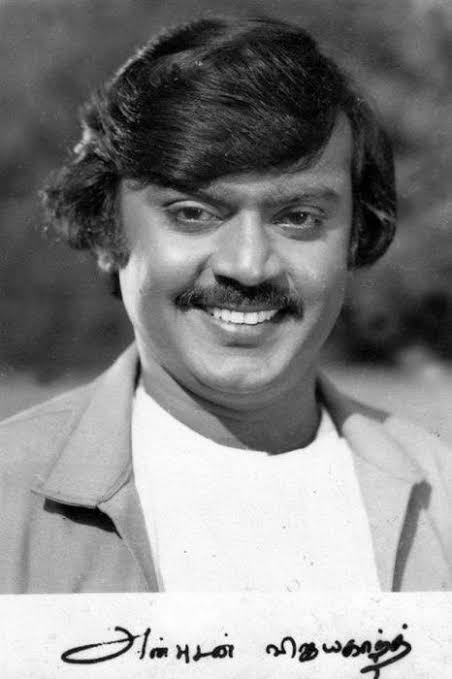 vinothRavichan's tweet photo. #Vijayakanth போய் வா வேந்தனே போய் வா 🌠 https://t.co/DXwrfJJ5xD