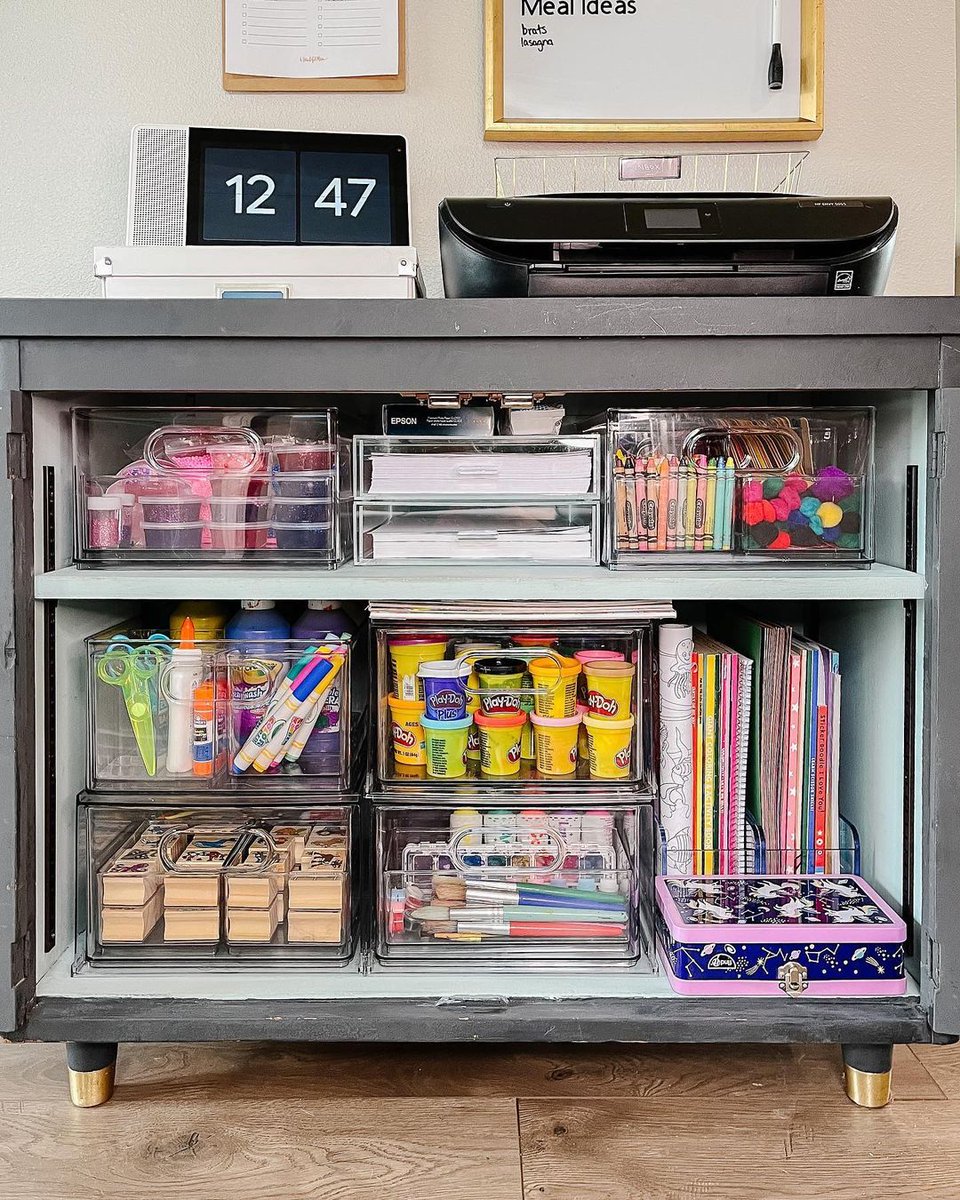 iDLiveSimply's tweet photo. Having more toys doesn't have to mean more chaos 👏 Combat clutter with clear organization for the whole family 🖍💗
📷: @smallstuffemily
#iDLiveSimply #ToyOrganization #GOWTHE #TheHomeEdit https://t.co/yKnd28cYe4