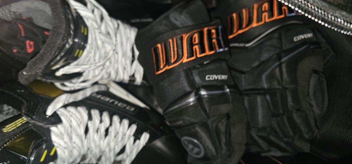 dnk900's tweet image. All look good. C has some vibes of the #WARRIORVIP Glove from the Covert QREDGE