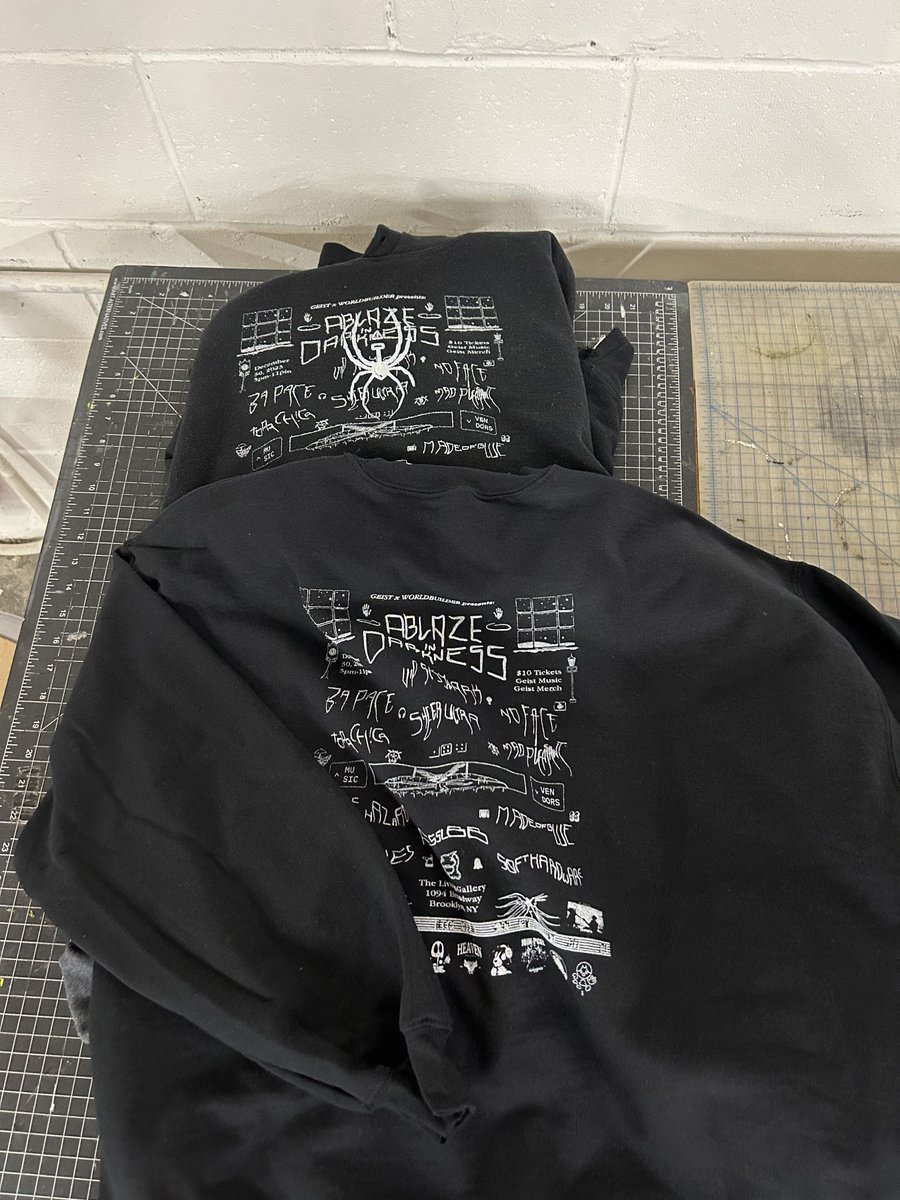 NEW HAND PRINTED MERCH DEBUTING AT OUR SHOW DEC 30TH 👻
5 NEW DESIGNS ✨