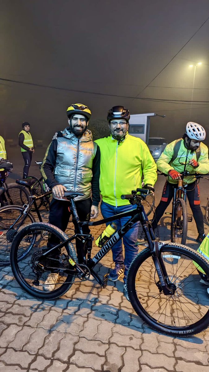 gulbergcycling's tweet photo. Our weekly #souploop ride with @CyclingLahore community, tough foggy weather but a real good attendance! Keep it up boys!! https://t.co/L6K1cP7VLT