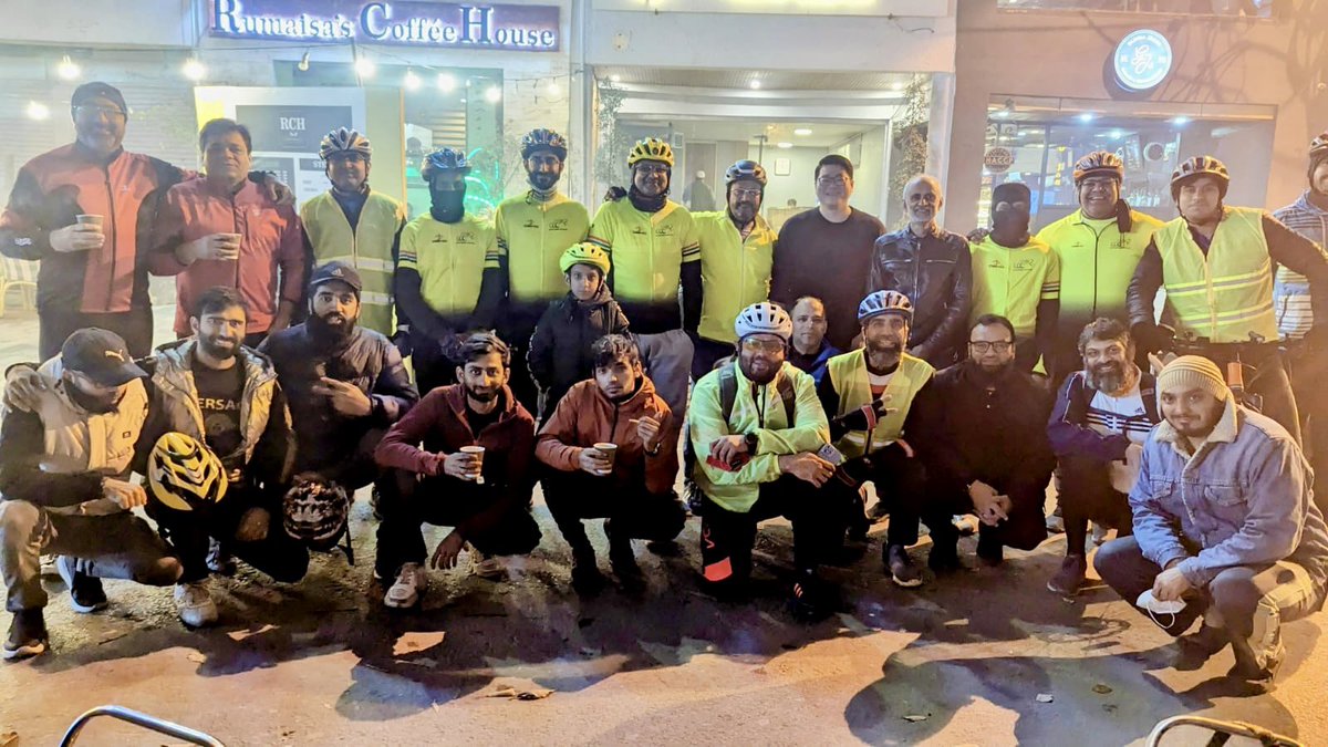 gulbergcycling's tweet photo. Our weekly #souploop ride with @CyclingLahore community, tough foggy weather but a real good attendance! Keep it up boys!! https://t.co/L6K1cP7VLT