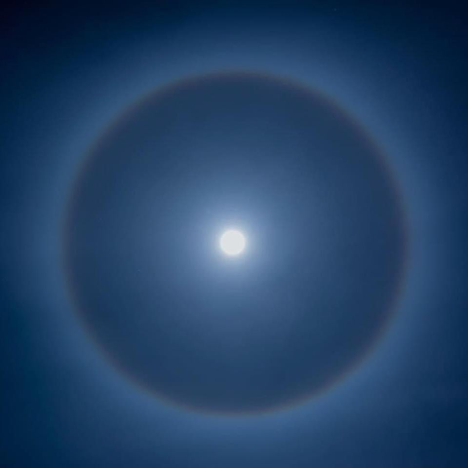 Spooky 'halo' around the moon spotted across England in rare space  phenomenon - Mirror Online