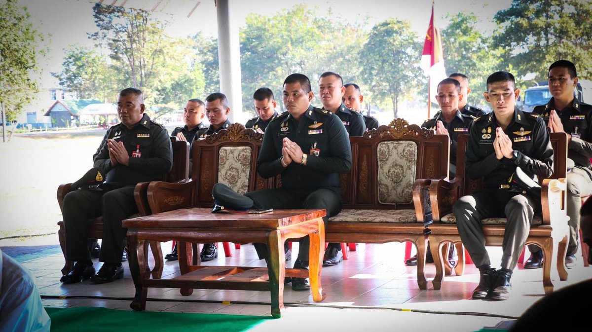 3_INFANTRY_DIV's tweet photo. กองพันทหารราบที่ 2 กรมทหารราบที่ 8 // จัดพิธีบายศรีสู่ขวัญตามประเพณีชาวอีสาน ให้กับน้องๆทหารใหม่ ผลัดที่ 2/66 หลังจบจากการฝึก เพื่อความเป็นศิริมงคล ตลอดจนเป็นขวัญและกำลังใจให้กับกำลังพลก่อนที่จะเดินทางกลับภูมิลำเนา
#ครอบครัวทหาร #OpenhouseRTA #น้องคนเล็ก #Bootcamp66 #พลทหาร https://t.co/XApXVW8ie8