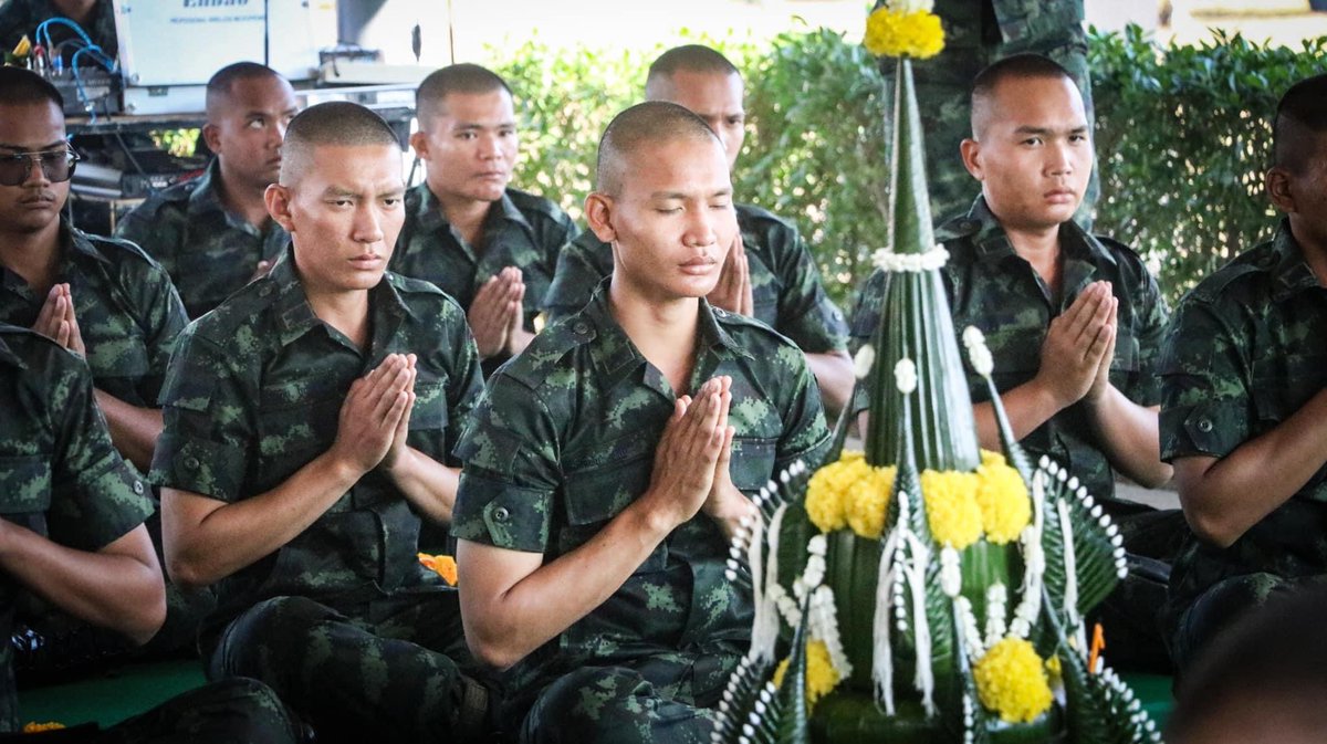 3_INFANTRY_DIV's tweet photo. กองพันทหารราบที่ 2 กรมทหารราบที่ 8 // จัดพิธีบายศรีสู่ขวัญตามประเพณีชาวอีสาน ให้กับน้องๆทหารใหม่ ผลัดที่ 2/66 หลังจบจากการฝึก เพื่อความเป็นศิริมงคล ตลอดจนเป็นขวัญและกำลังใจให้กับกำลังพลก่อนที่จะเดินทางกลับภูมิลำเนา
#ครอบครัวทหาร #OpenhouseRTA #น้องคนเล็ก #Bootcamp66 #พลทหาร https://t.co/XApXVW8ie8