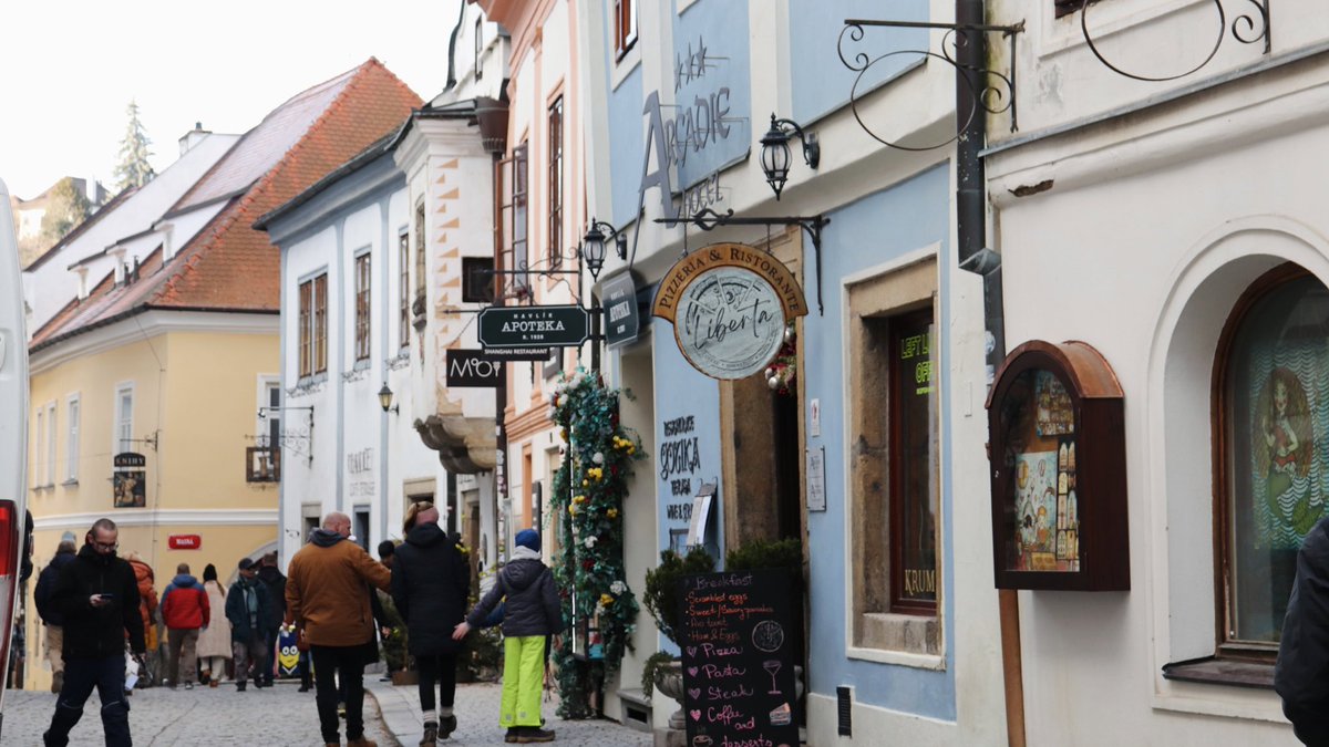 tsuchi_writing's tweet image. プラハから日帰りで、チェスキークルムロフにも行ってきました！🇨🇿
かわいい街並みと、クリスマスマーケット①

#ヨーロッパで見つけたクリスマス
#つちたび2023
#チェコへ行こう