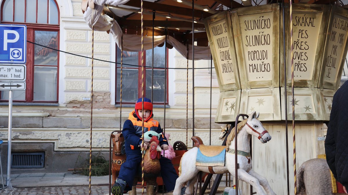 tsuchi_writing's tweet image. プラハから日帰りで、チェスキークルムロフにも行ってきました！🇨🇿
かわいい街並みと、クリスマスマーケット①

#ヨーロッパで見つけたクリスマス
#つちたび2023
#チェコへ行こう