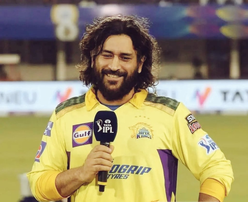 HustlerCSK's tweet image. &quot;7 Best MSD-Harsha Interactions&quot;😂

It&apos;ll make your day...
A Thread🧵💫❤️‍🔥

#MSDhoni