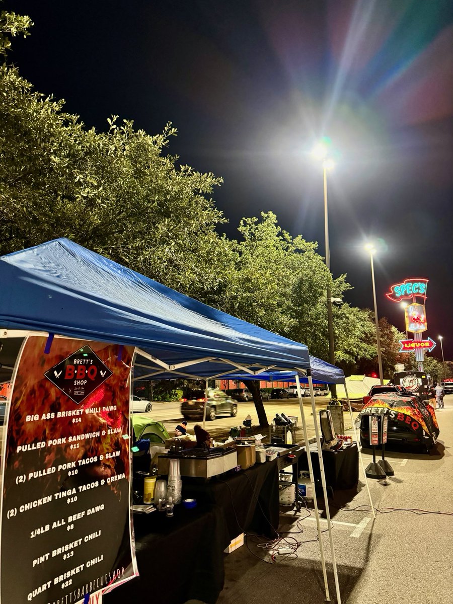 Specs1962's tweet photo. Waiting in line for your next bourbon find?

Check out @brettsbbqshop! They are set up out front of our flagship store serving food before Bourbon Drop 2023 🥃

📍2410 Smith Street - Houston https://t.co/EMWzyA8HdU