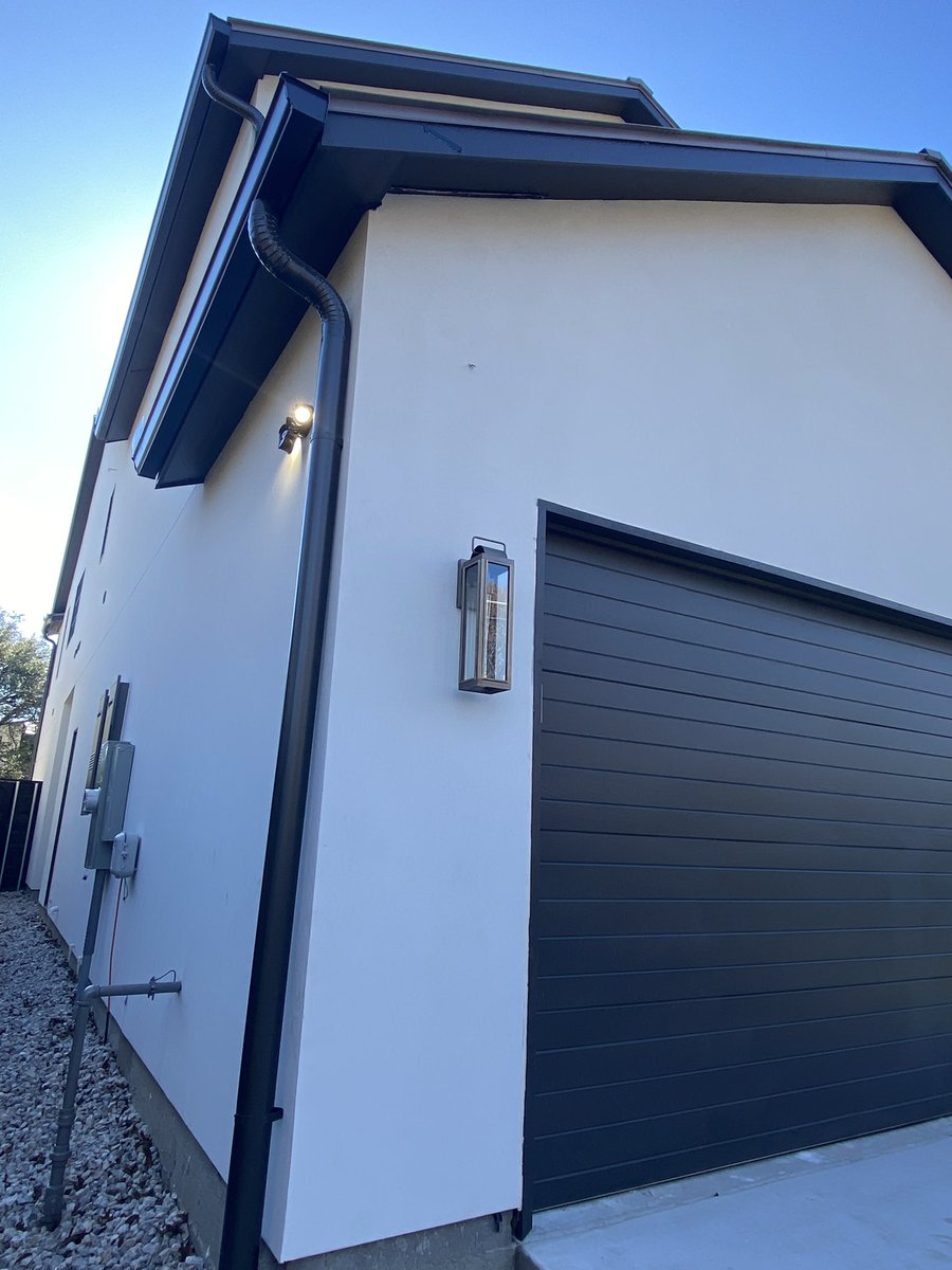 CompanyRoofing's tweet photo. 📍East Dallas
6” Dark Bronze 4” Round Downspouts
•
•
•
#dfw #dallas #dallastx #dallastexas #house #dallashomes #gutters #gutterscleaning #clean #homedecor #home #ntx #northtx #northtxgutters #roof #call https://t.co/KcYPclMRzS