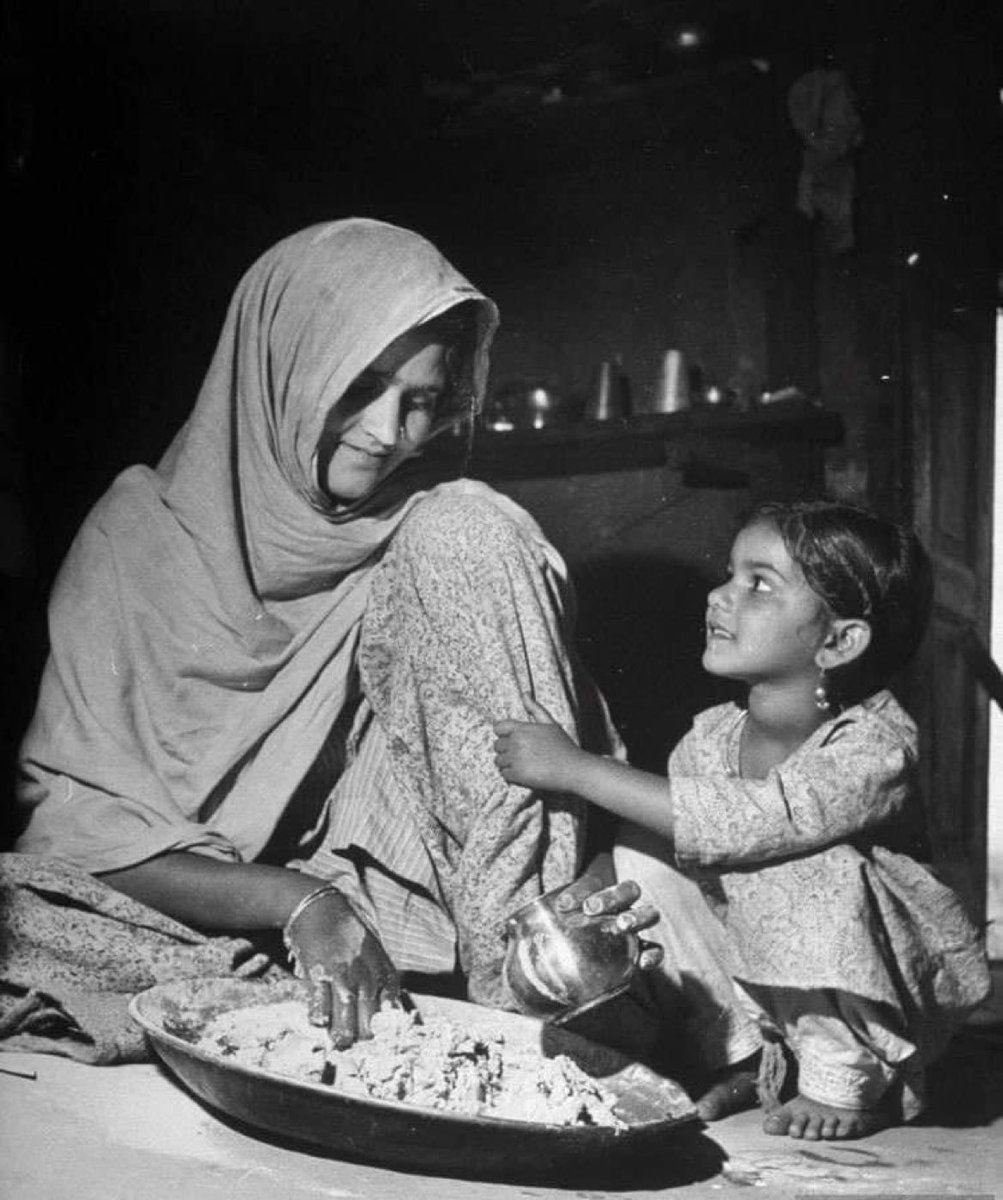 Aarzaai_Ishq's tweet photo. “All houses are dark until the mother wakes up.”

-Khalil Gibran https://t.co/Bpt8gT2unV