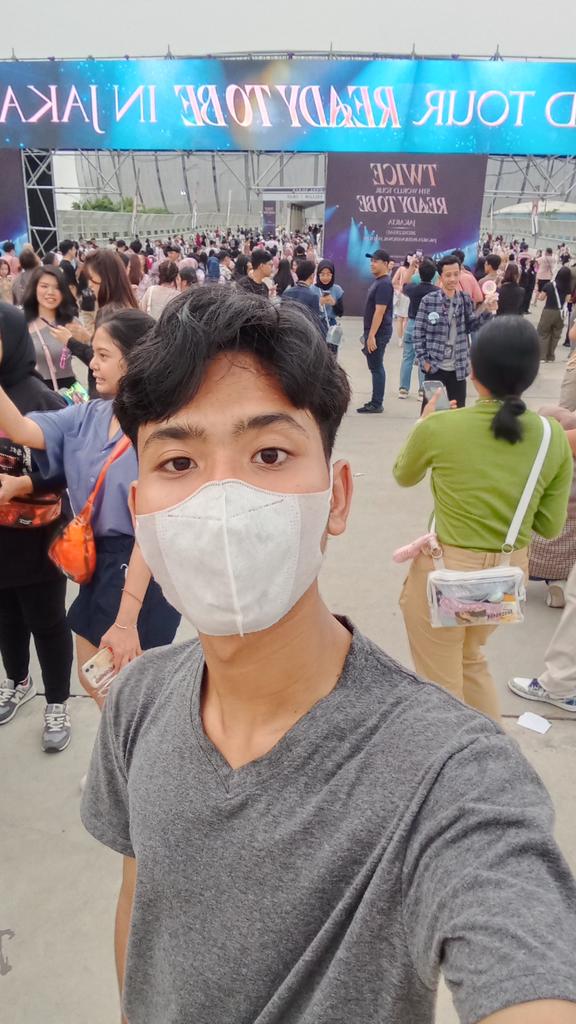 Sinbubble__'s tweet photo. Twiceland 2018 lalu ga bisa nonton karna beberapa hambatan. Syukur banget tahun ini bisa nonton #READYTOBE_IN_JAKARTA walau banyak hal yg dikorbankan😭🙏🏻 Makasih ke temen temen gw yang udah nemenin di venue
Terima kasih @JYPETWICE menjadikan akhir tahun paling indah buat gw❤❤ https://t.co/uCXAbJpiyd
