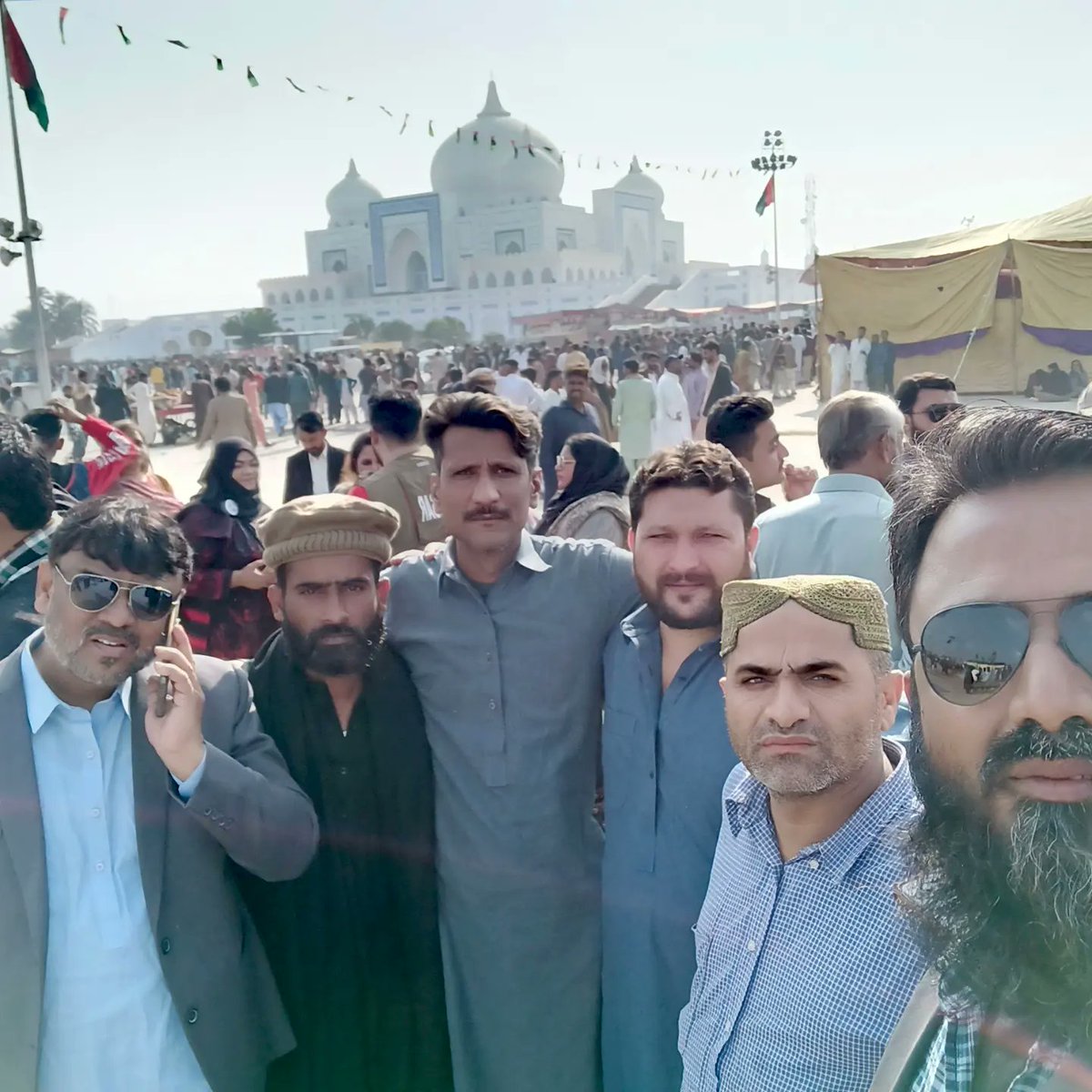 sallah_solangi's tweet photo. پاکستان کی تاریخ کا سیاہ دن 💔
پاکستان کی ماں، بہن اور بیٹی کو ہم سے بچھڑے 16 برس بیت گئے۔
شہید رانی محترمہ بینظیر بھٹو آج بھی ہمارے دلوں میں زندہ ہیں 😔🇱🇾 !
@BBhuttoZardari @SaeedGhani1 @murtazawahab1 @AseefaBZ @shehzadmajeedpp https://t.co/XRT8kHhZW6